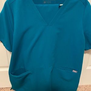 Women’s Caribbean blue Figs scrubs Size large